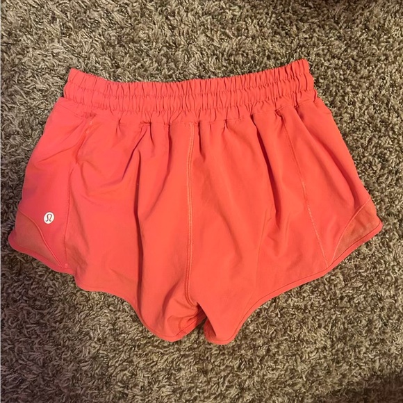 Lululemon hotty hot high rise shorts 4. NWOT hot pink - Picture 3 of 3